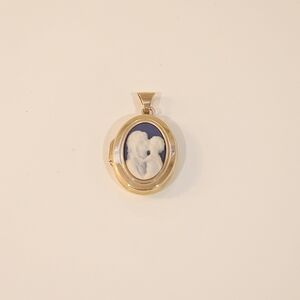 10k Gold Cameo Locket Pendant